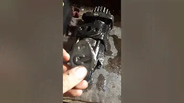 Одна из причин попадания воздуха в рулевую систему камаз.