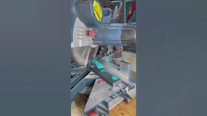 Магнитный угольник для торцовых пил WolfCraft в действии  😎👍